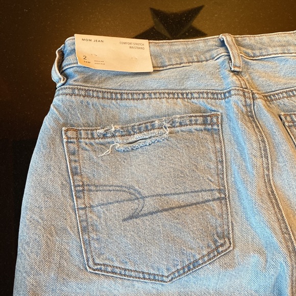 American Eagle Outfitters Aged Blue Traveler Distressed Mom Jeans - Picture 10 of 10